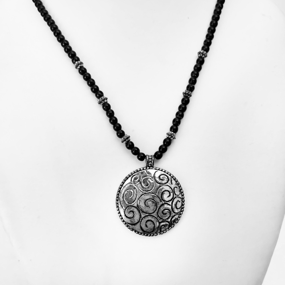 VTG Napier Black Beaded Necklace Silver Tone Swirl Medallion‎ Pendant